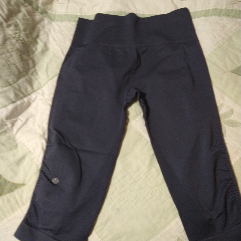 Lululemon high waisted grayish/purple Capri legging - Picture 5 of 5